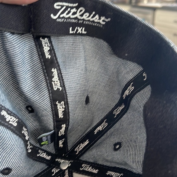 ⛳️Classic Titleist navy blue & white baseball golf hat L/XL. Excellent condition - Picture 6 of 7